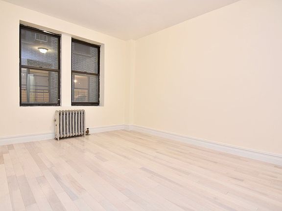 3rd image of 75 Saint Nicholas Pl APT 2E