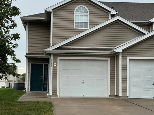 1647 Highland Dr, Lees Summit, MO 64081