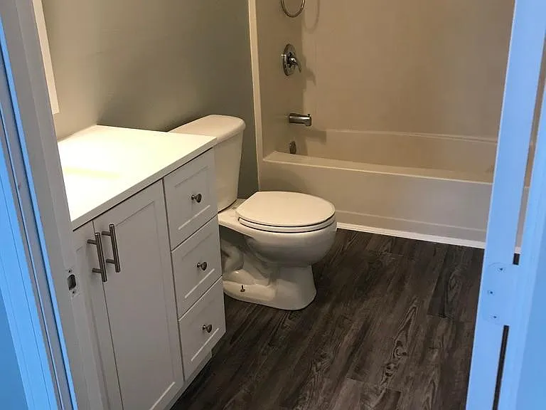 Upstairs full bath