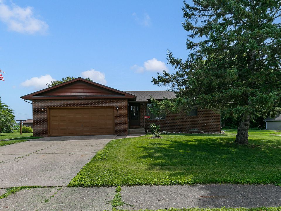 1st image of 304 1st Ave