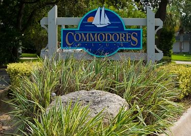 Commodores Club Entry