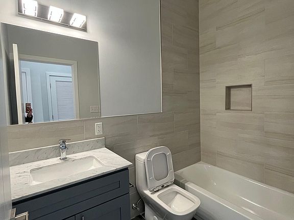 4th image of 522 W Berks St