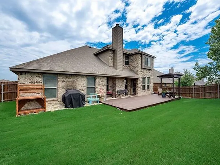 3814 Hyde Park Dr — Photo 3