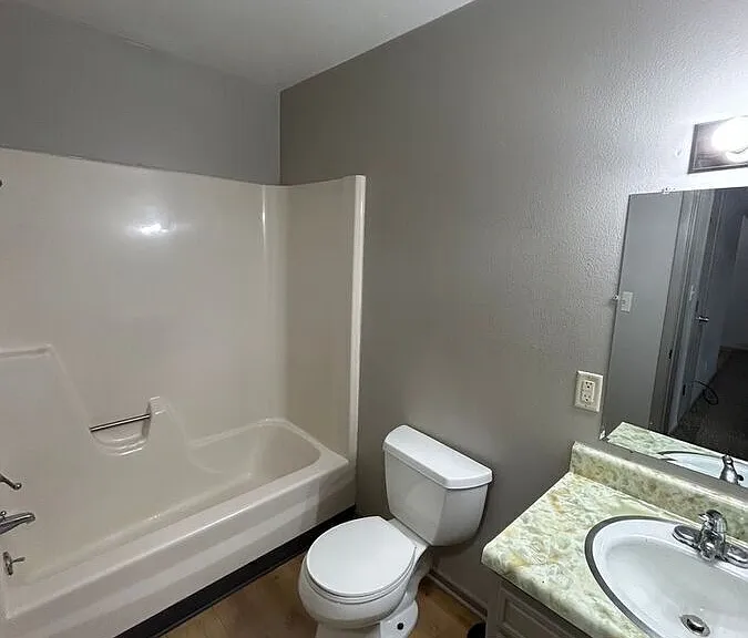706 S 2nd Ave W #8 — Photo 5