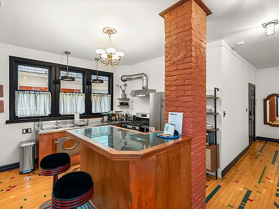 5th image of 3632 SE Belmont St
