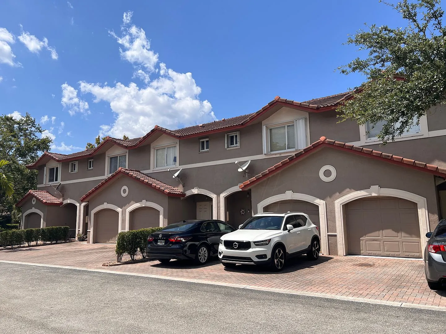 Gorgeous Coral Springs Townhome with Garage — Photo 1
