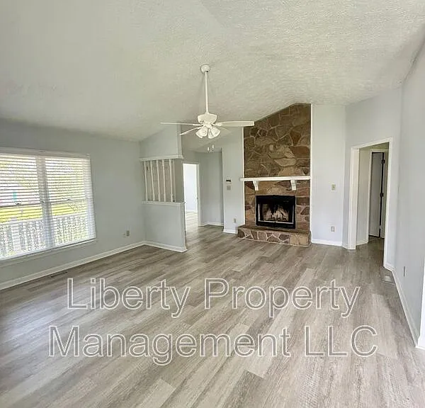 1222 Skyline Dr — Photo 4