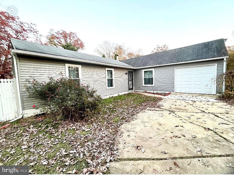 2nd image of 1606 White Cedar Ln