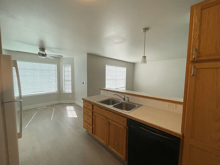 10162 W Garverdale Ln #202 — Photo 4