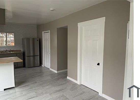5th image of 15 Wilkie Ave