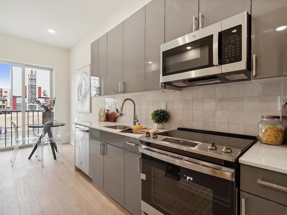 1st image of 225 N 12th St #305