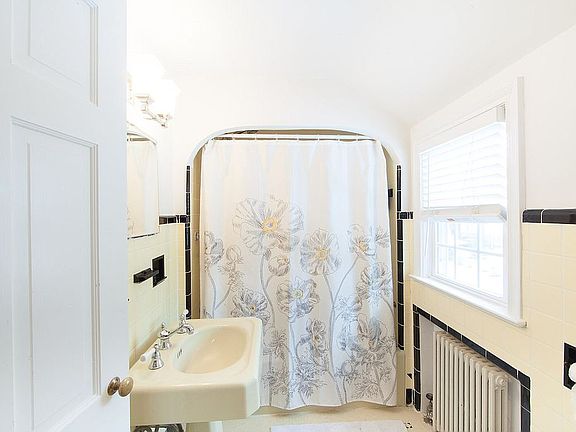 4th image of 755 Hartwell St