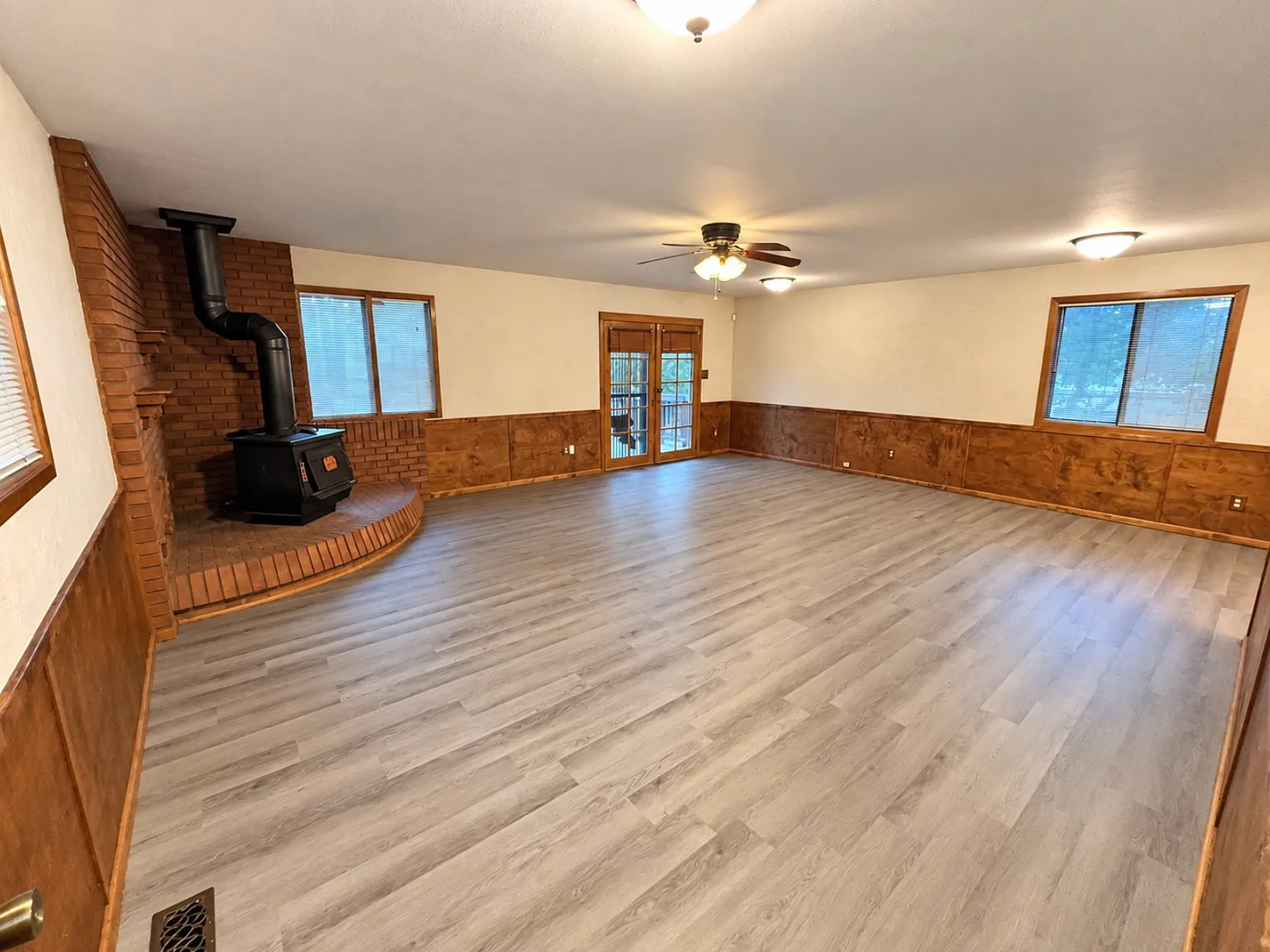 4 bed, 3304 sqft, $2,900 — Photo 2