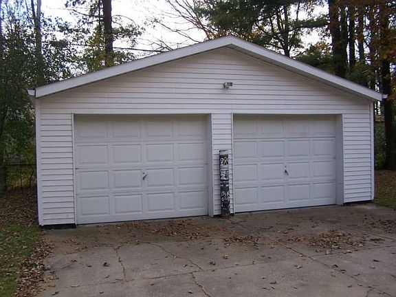 2.5 car gararge.