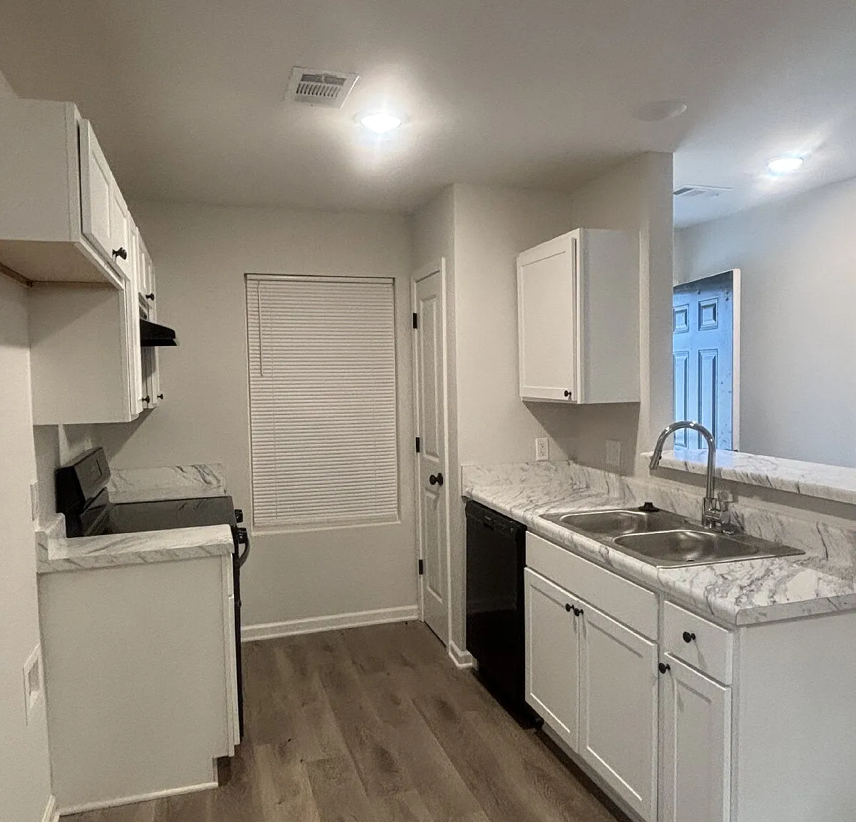 4 bed, 2.0 bath, 1250 sqft, $1,650 — Photo 3