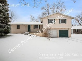 3922 Camelot Dr SE, Grand Rapids, MI 49546