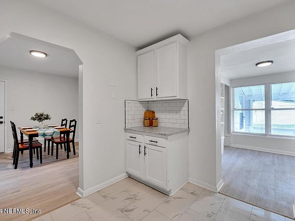 4th image of 6049 MAPLE LEAF Drive N