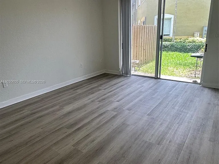 2330 SE 10th St #2330 — Photo 9