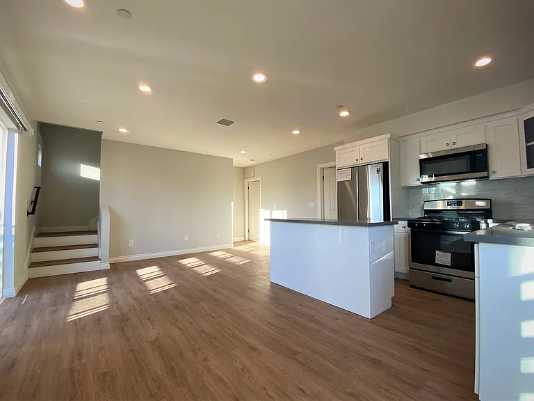 5544 1/2 Romaine St — Photo 6
