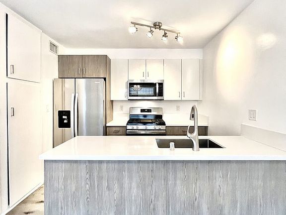4th image of 750 N Inglewood Ave #4