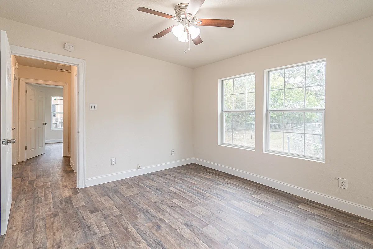 Building Photo - 106 Southway Dr #1