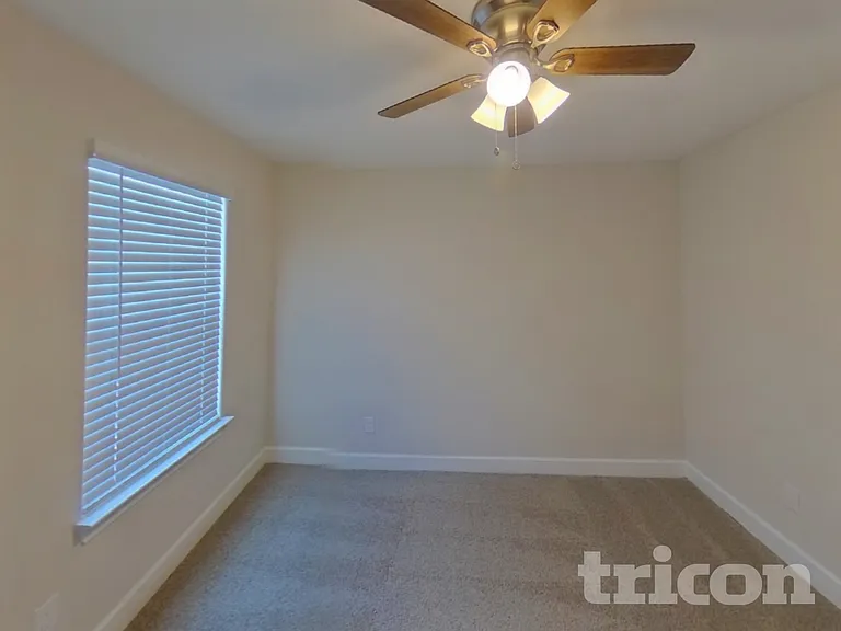 1106 Bullock Dr — Photo 16