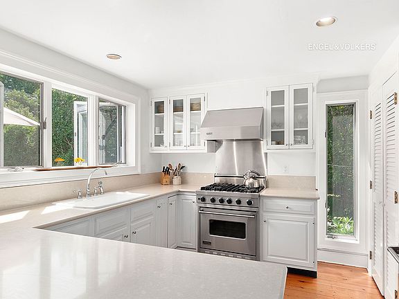 5th image of 58 Garden St