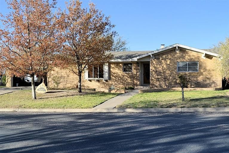 1st image of 702 W Avenue J
