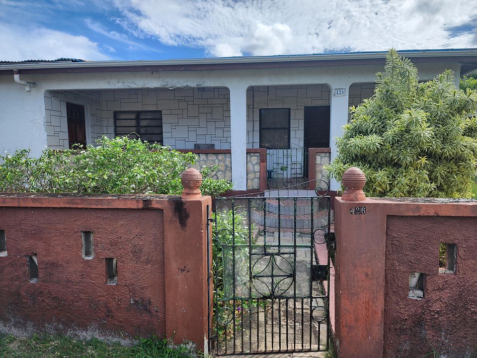 1st image of 426 Strawberry Hill QU