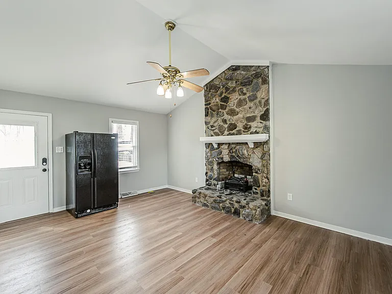 Hemlock Rd — Photo 10