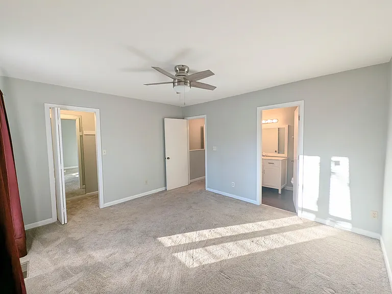 7225 Woods Crossing Dr — Photo 16