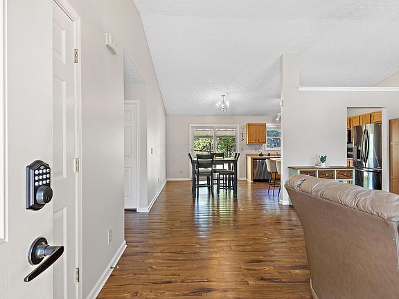 3rd image of 3660 1st Ave