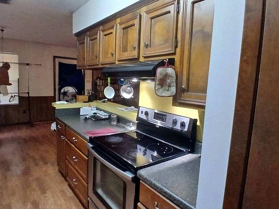 5th image of 305 Robinhood Dr