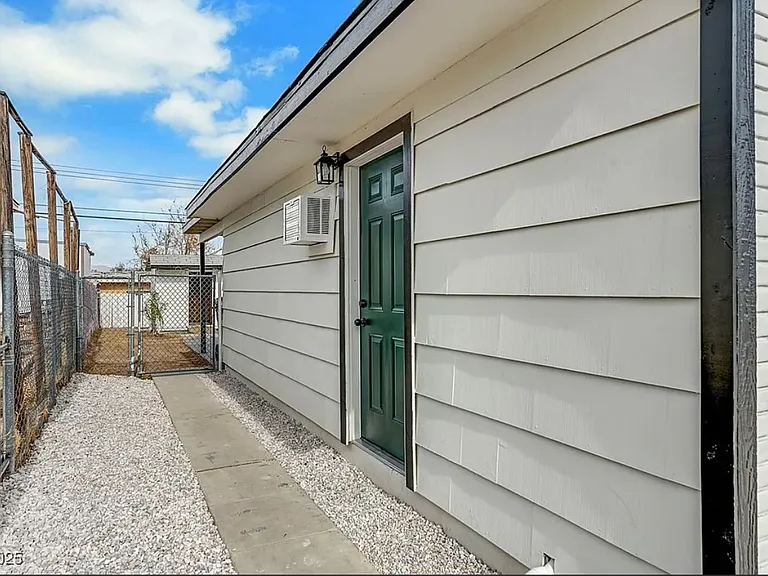 6520 Evergreen Ave — Photo 15