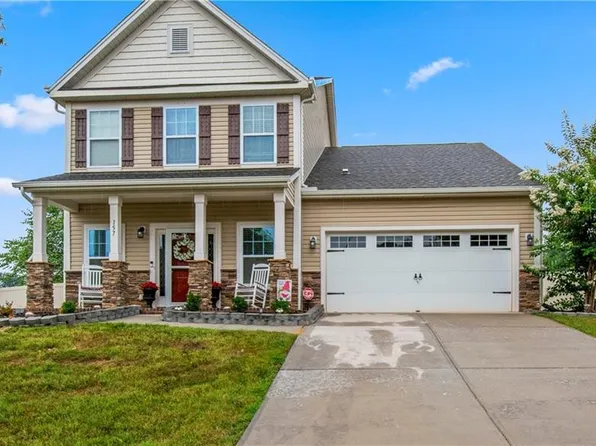 157 Scotch Moss Dr, Advance, NC 27006