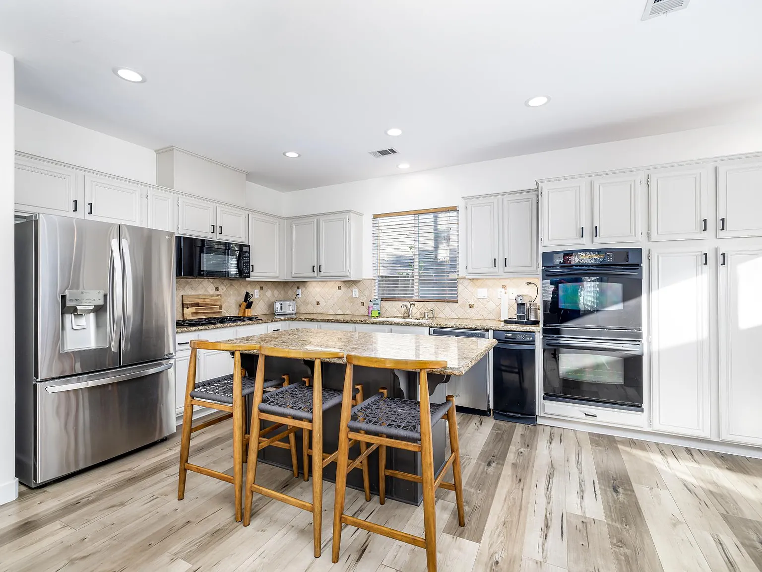 28080 Hayward Dr — Photo 4
