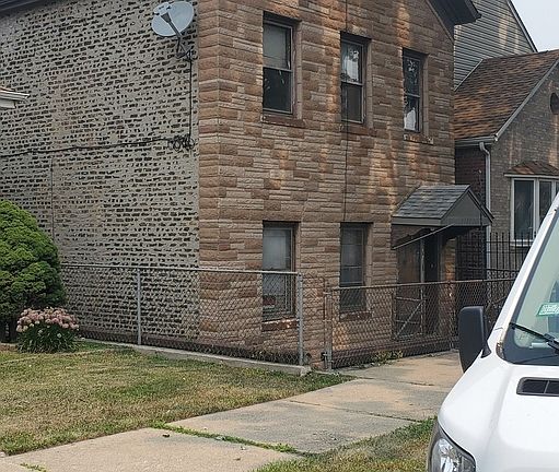 2nd image of 2704 S Hillock Ave