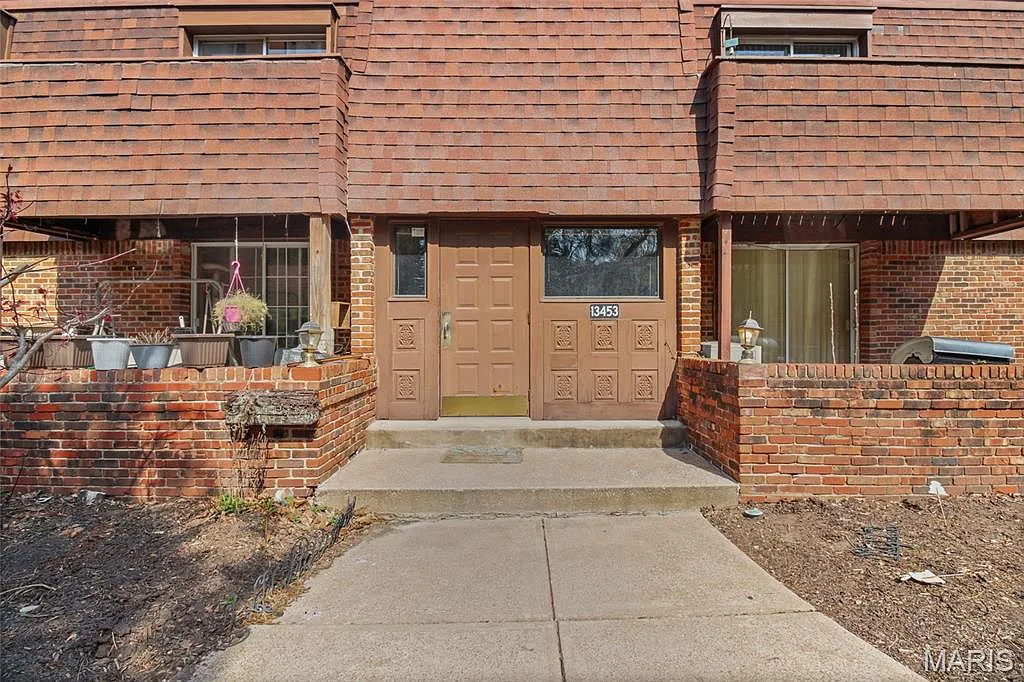 13453 Coliseum Dr APT F photo 1