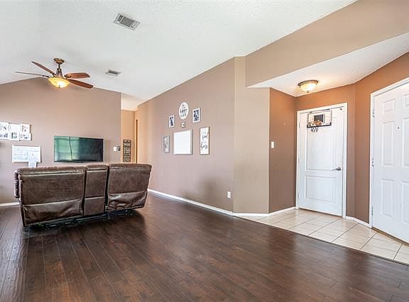 4th image of 8102 Shoshoni Dr