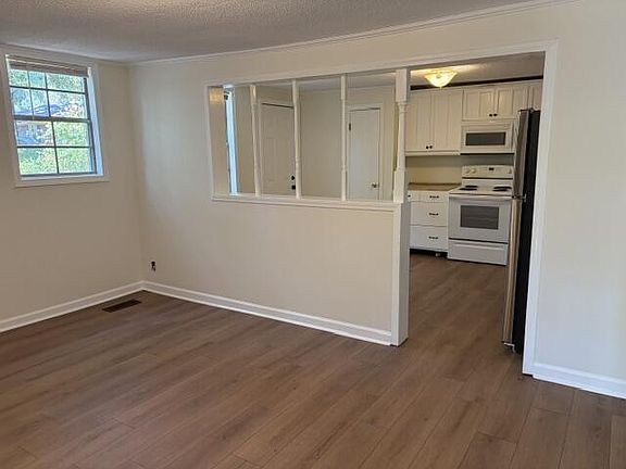 3rd image of 206 County Road 403