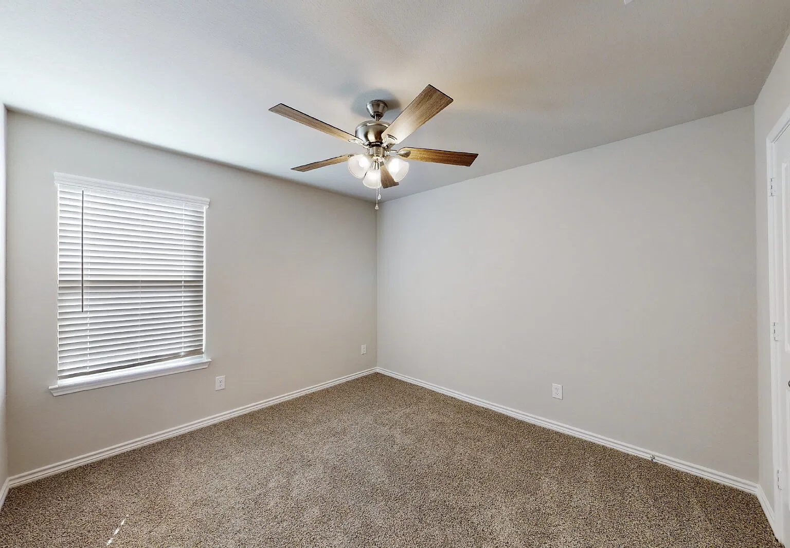 3 bed, 2.0 bath, 1725 sqft, $2,300 — Photo 4