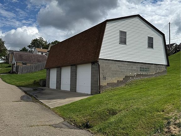 2nd image of 137 Owings St