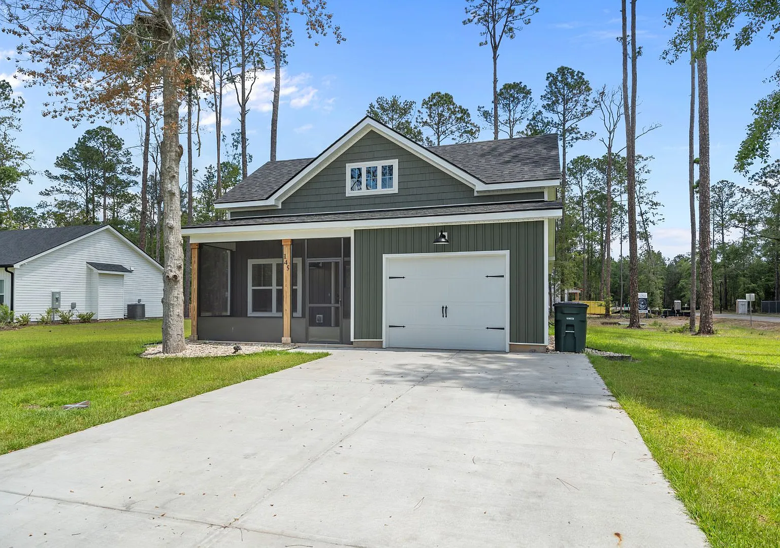 Southern Charm at Its Finest Beautiful 3-Bedroom Home in Pembroke — Photo 2