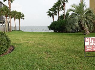 11 Tiki Cir, Galveston, TX 77554