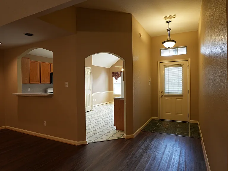 19419 Stamford Dr — Photo 2