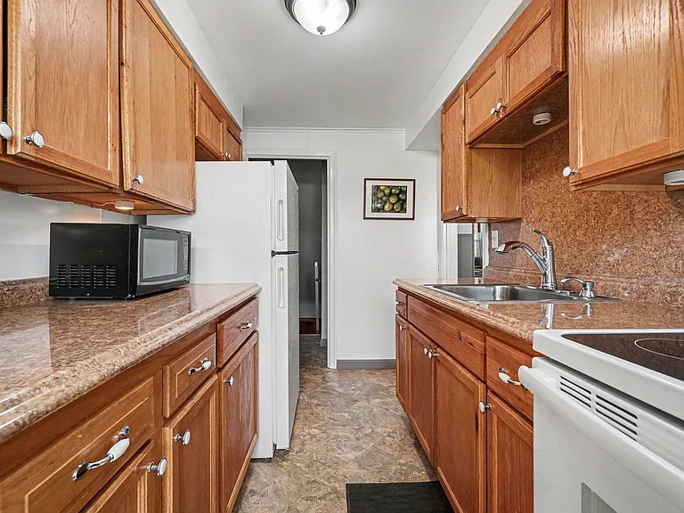 2461 Adrian St — Photo 8