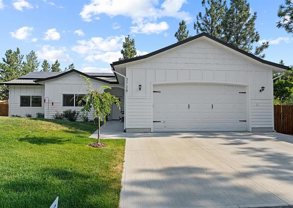 1st image of 3728-3820 W 27th Ave