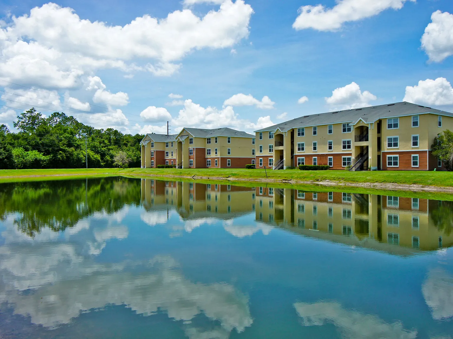 Grande Court Apartments at Boggy Creek — Photo 2