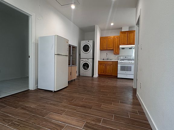 4th image of 1615 Lovell Ave #C