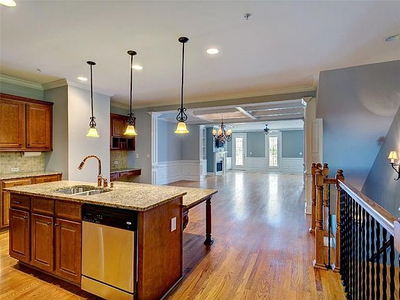 4th image of 2102 Monhegan Way SE